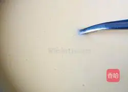 Illustration of how to make red date yogurt cake 3