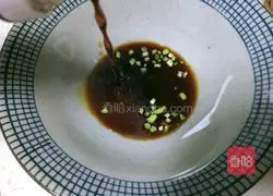 Illustration of how to make breakfast clear noodle soup 5