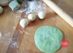 Illustration of how to make pea pod steamed buns 13