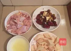 Illustration of the rice cooker version of chicken stewed lotus root 1