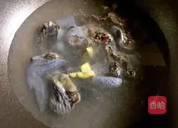 Tea tree mushroom black chicken soup (pressure cooker version) ) illustration 3