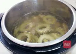 Bitter melon, soybean and pork ribs soup recipe 9