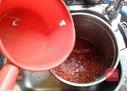 Illustration of how to make red bean syrup 2