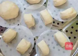Illustration of how to make white flour steamed buns 10