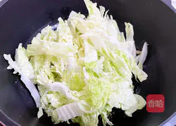 Illustration of how to make ham, cabbage and tofu stew 8