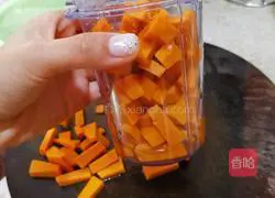 Illustration of how to make pumpkin and red date steamed buns 2