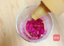 Illustration of how to make dreamy dragon fruit yogurt cup 4