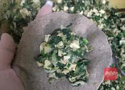 Illustration of how to make black whole wheat noodles and steamed buns with vegetarian stuffing 12