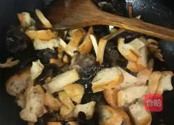 Illustration of how to make three fresh braised noodles (braised) 7