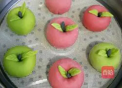Illustration of how to make apple bean paste buns 9