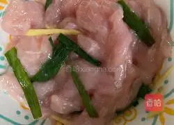 Illustration of how to make smooth meat and spinach soup 2