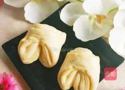 Illustration of how to make pig's trotters steamed buns 12