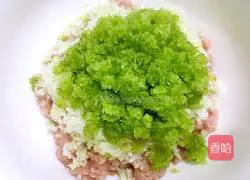 Crescent Dumplings (Celery and Pork Fillet) Recipe Illustration 9