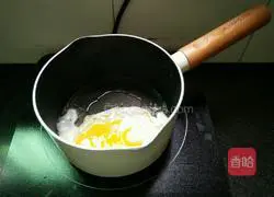 Illustration of how to make ham sausage, egg and vegetable noodles 2