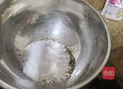 Illustration of how to make small meat wontons 1