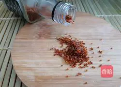 Illustration of how to make loofah egg soup 4