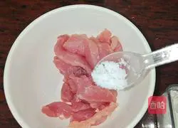 Illustration of how to make lean meat and wheat vegetable soup 4