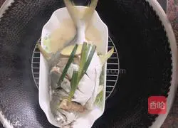 Illustration of how to make steamed pomfret 4