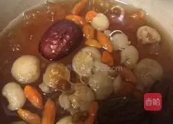 Illustration of the recipe of nourishing milk and peach gum stewed eggs 2