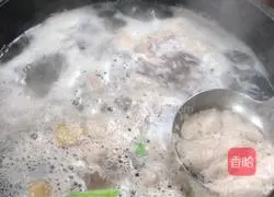 Illustration of how to make wolfberry and kelp soup 6