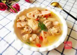 Lotus root stewed chicken soup illustration 1