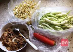 Illustration of how to make braised noodles 1