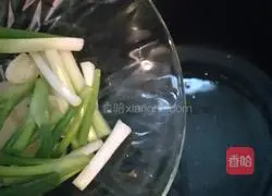 Illustration of how to make green onion clear soup noodles 2
