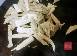 Illustration of how to make cucumber and yuba 10