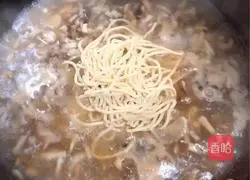 Illustration of how to make vegetable noodles in mushroom soup 5