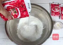 Illustration of making red date yogurt and purple sweet potato cake 7