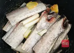 Illustration of how to make steamed hairtail 1