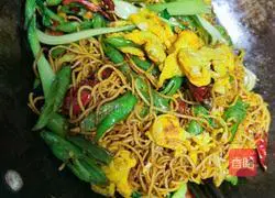 Illustration of how to make fried noodles with eggs 3