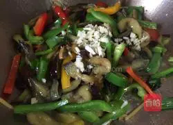 Illustration of how to make fried eggplant with pepper 8