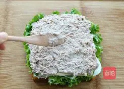 Illustration of how to make tuna cheese sandwich 12
