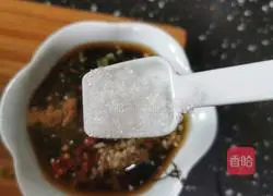 Illustration of how to make cold vermicelli and baby vegetables 12