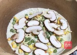 Illustration of how to make egg hand pizza 5