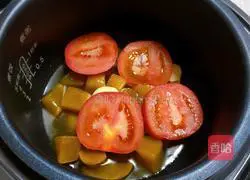 Illustration of how to make sour radish wing root soup 2