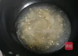 Illustration of how to make fat beef in sour soup 4