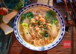 Illustration of how to make vegetable and shredded pork noodle soup 12