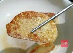 Illustration of how to make fried steamed bun slices 6