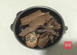 Illustration of how to make spiced melon seeds 2