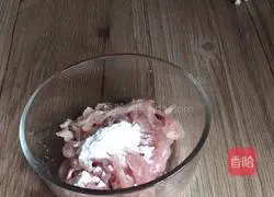 Illustration of how to make fried meat with tofu skin 2