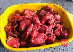 Simple and delicious recipe for beef cubes with king oyster mushrooms 7