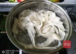 Shanxi trouser belt Illustrations of Homemade Noodle Making 13