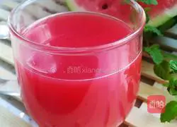 Illustration of how to make melon juice 4