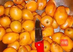 Illustration of how to make pure handmade Sichuan clam loquat paste 2