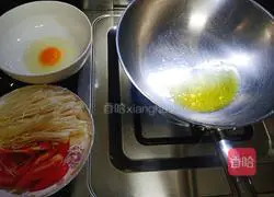 Illustration of how to make low-fat egg and mushroom soup 2