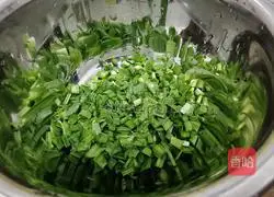 Illustration of how to make egg noodles in sour soup 2