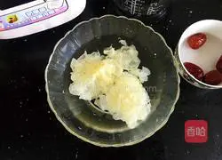 Illustration of how to make red date and white fungus soup 2