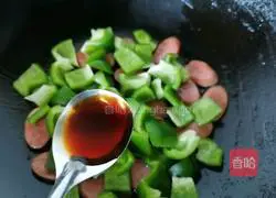 Illustration of how to make fried sausage with green pepper 6
